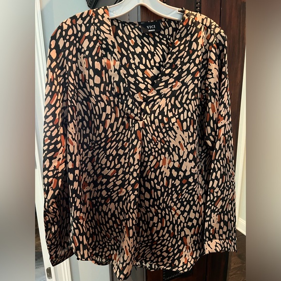 Vici- V-Neck Blouse with Roll-Up Sleeves - Picture 3 of 5